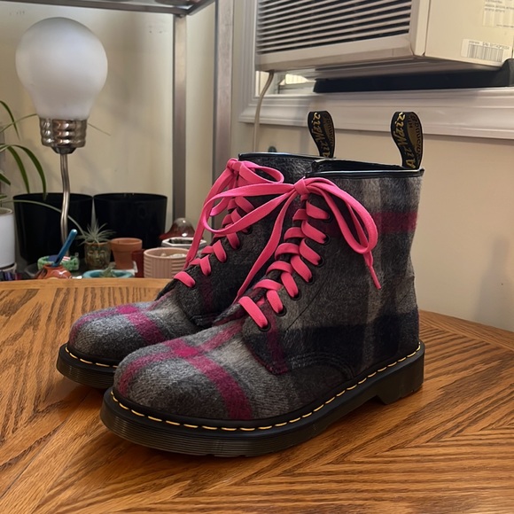 Custom Dr Martens Castel Boots Pink & Gray Plaid Wool Custom Pink Laces Size 10 - Picture 15 of 15